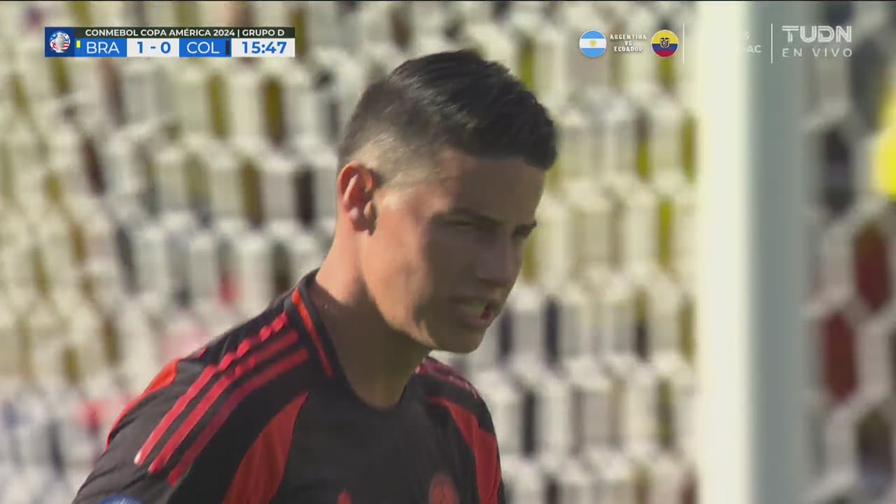 ¡Apenas arriba! James mete la volea y casi iguala el marcador