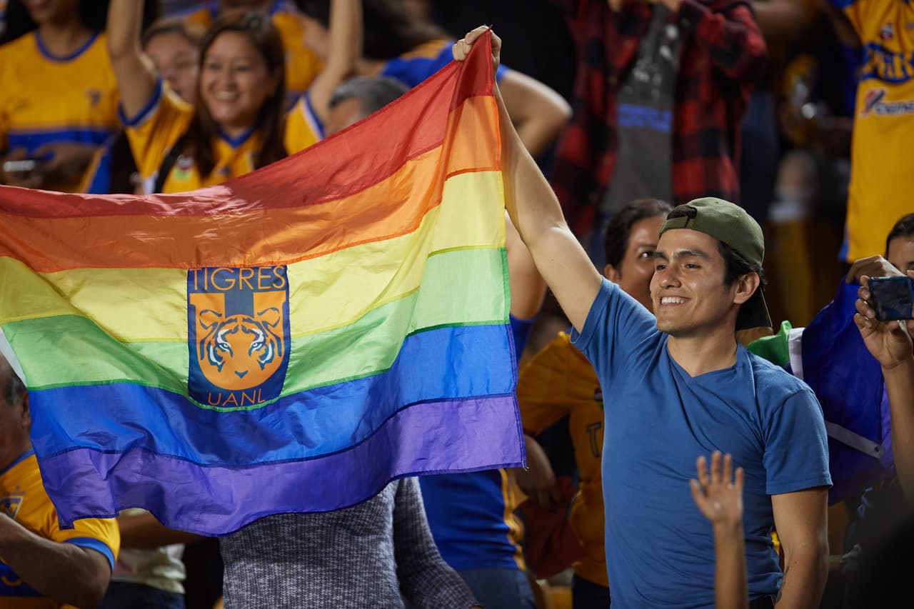 Tigres derrotó al Pachuca con doblete de StephanyMayor y uno más de Ovalle; por 'las Tuzas' descontó Viridiana Salazar. Las de Tigres ya son segundas, con un partido menos que el líder América.