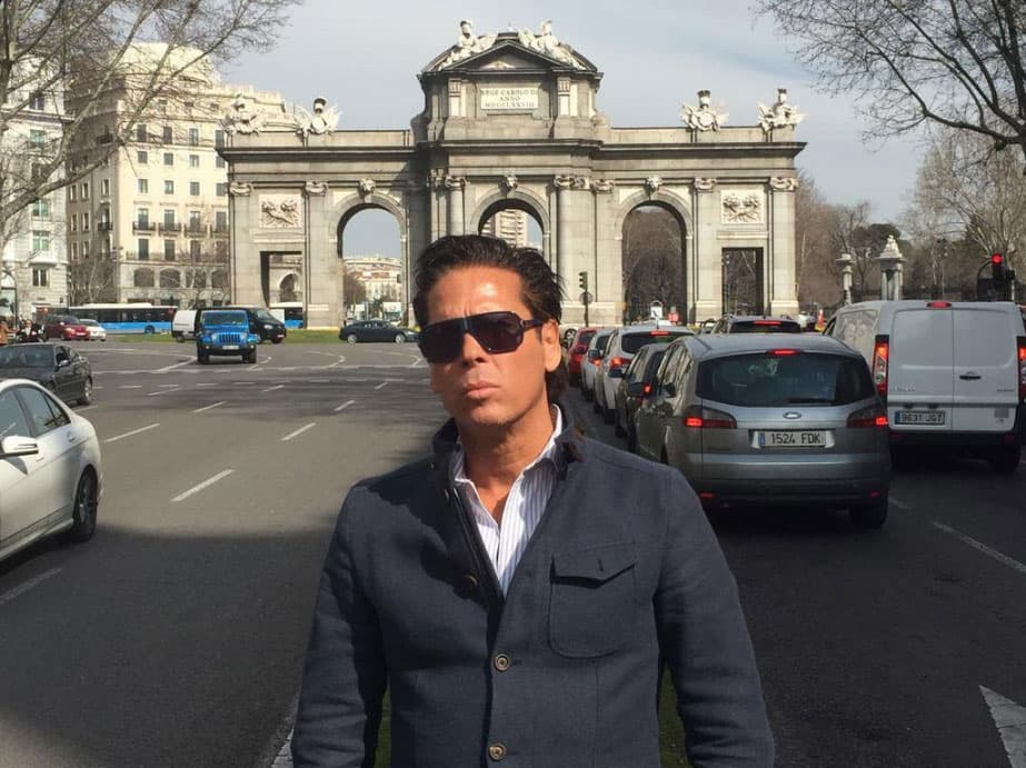 Alvina Amador, una exempleada de Roberto Palazuelos, lo demandó en 2011 cuando el actor la despidió de manera injustificada tras los comentarios que la mujer le hizo sobre los problemas que su hotel traía al medio ambiente.