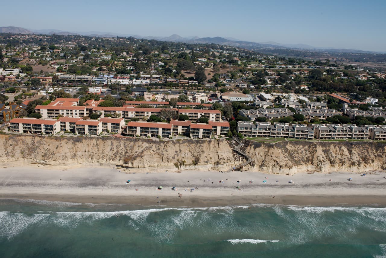 Solana Beach en Tide Beach Park en el condado de San Diego.