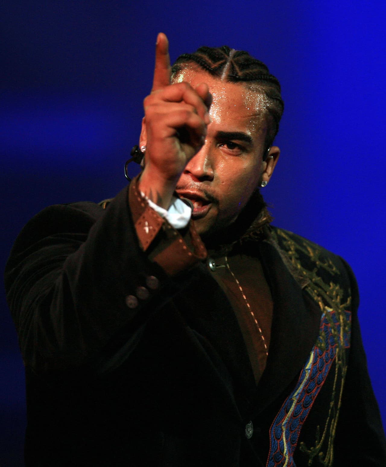 Si Don Omar no se retractaba públicamente, como lo requirió Pina, el empresario advertía que lo demandaría por difamación. El cantante de 'Dutty Love' sí eliminó su publicación de las redes sociales, pero no redactó una disculpa y tampoco confesó públicamente que no tiene pruebas sobre los hechos que le imputa 
<b><a href="https://www.univision.com/famosos/historia-de-amor-de-natti-natasha-y-raphy-pina-fotos">al prometido de Natti Natasha</a></b>.