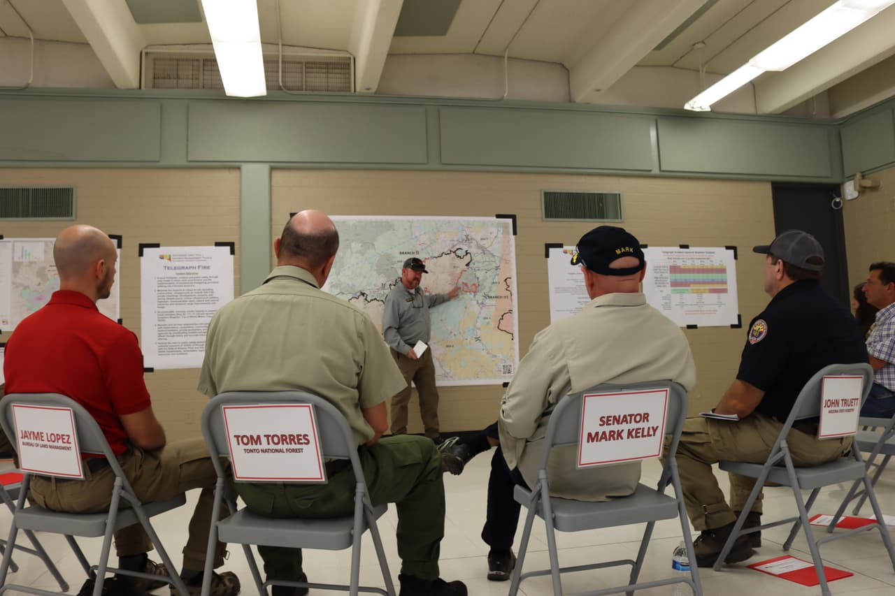 Los equipos de protección de estructuras en el área de El Capitán protegieron los valores en riesgo. Durante la noche, el fuego ardió a través de El Capitán desde el oeste y el norte, y luego se trasladó nuevamente a través del área desde el sureste. Los equipos de protección de estructuras están en su lugar y continuarán limpiando y asegurando los valores en riesgo.