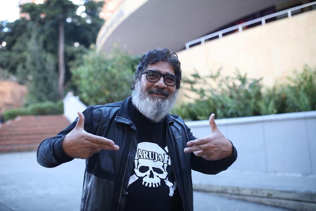 Por su parte, El Universal de México informó que el músico fue hospitalizado de emergencia y falleció a causa de un infarto al corazón.