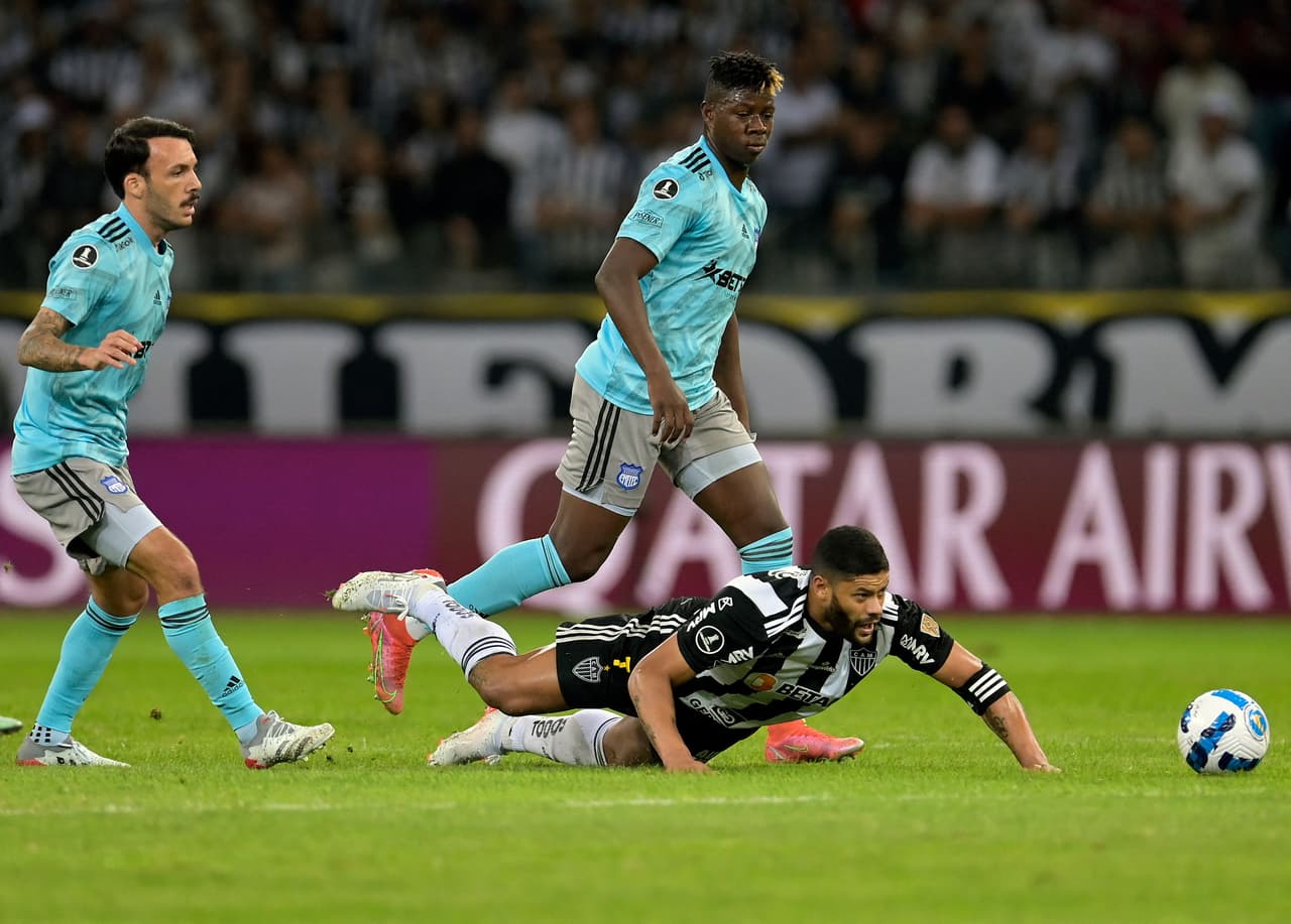 Atlético Mineiro derrotó 1-0 a Emelec en la vuelta de los Octavos de Final y avanzó a la siguiente ronda tras empatar 1-1 en la ida.