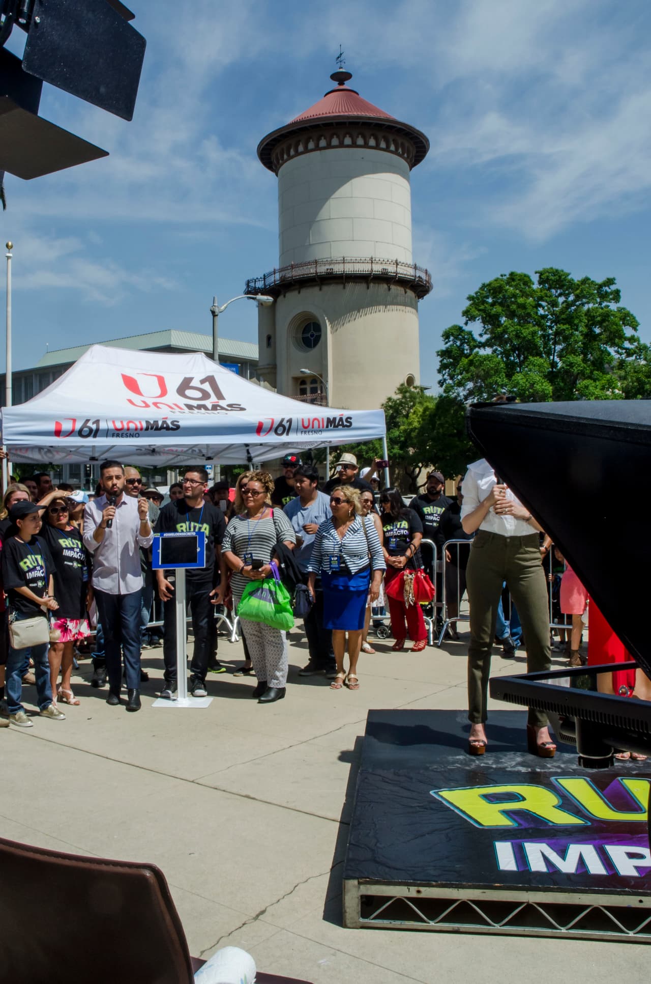 Una bienvenida calurosa fue lo que recibió al equipo de Primer Impacto en Fresno. Tanto del clima como el cariño del público del Valle Central. Todos los presentes tuvieron la oportunidad de tomarse fotos y convivir con el equipo.