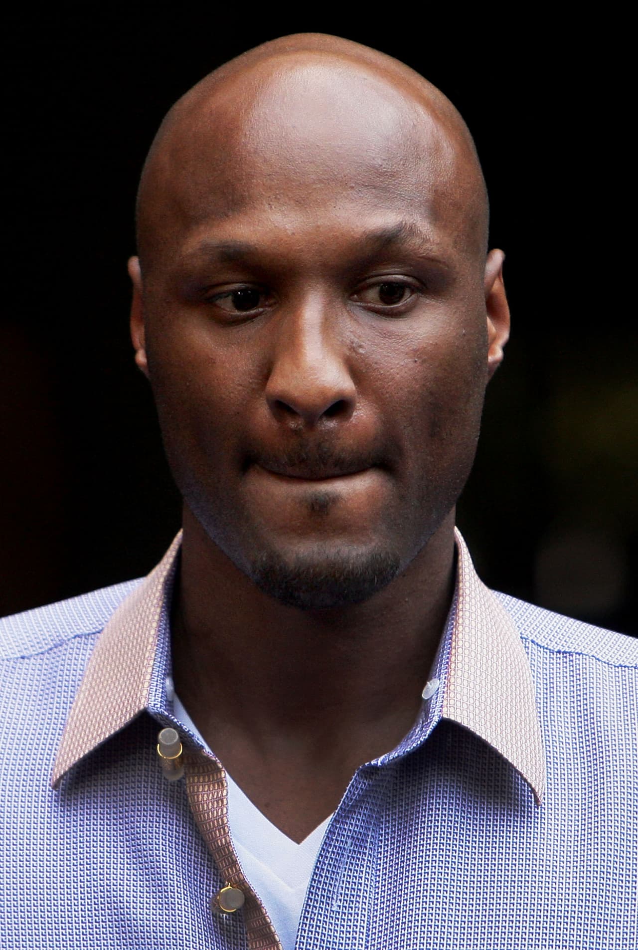 Sin amigos o familiares, se divirtió solo con las chicas del local.