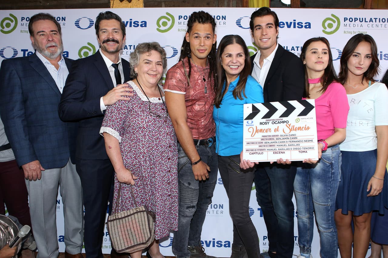 La telenovela ‘Vencer el silencio’, la nueva apuesta de Televisa, ya inició grabaciones y lo hizo con la celebración de una misa.