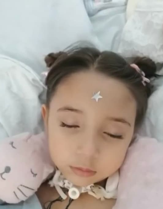 Cuando Adriana Márquez vio el pasado 3 de marzo que su pequeña hija no sonreía como de costumbre y la notó decaída y con mucho sueño su instinto maternal le provocó una preocupación tan fuerte que temió por la vida de niña. 
<br>