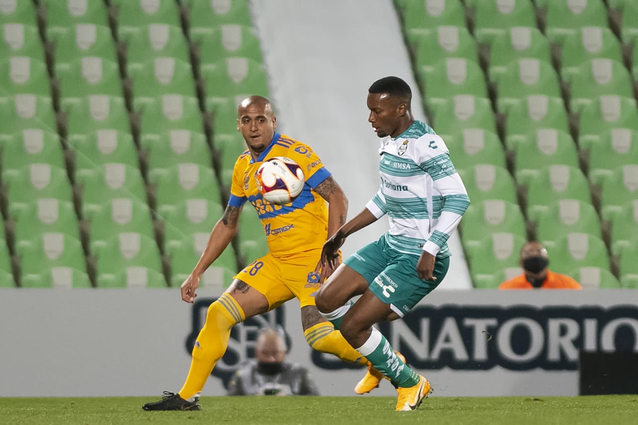 Juan Otero y Eduardo Aguirre son los encargados de la victoria a Santos 2-0 sobre los Tigres.