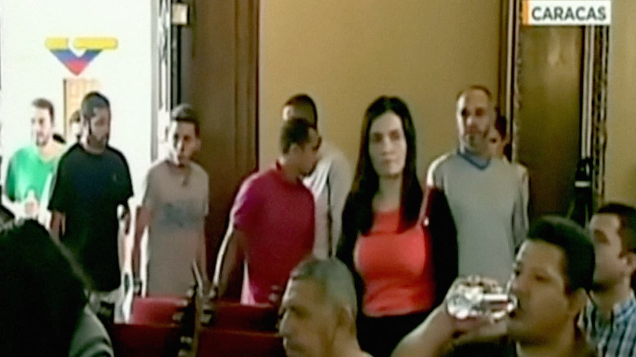 El gobierno preparó un evento al que acudieron algunos de los que salieron de la cárcel. No gozan de libertad plena, pues les impusieron medidas restrictivas de su libertad, como presentaciones en tribunales periódicas.