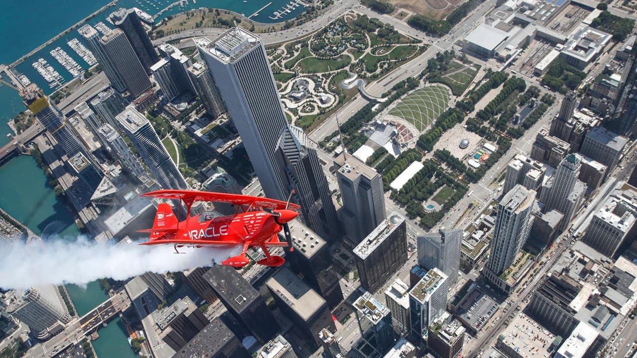 <b>¿Qué sí y qué no puedo llevar a North Venue Beach para el Air Water Show?</b>
<br>Aunque se trata de un evento al aire libre, los organizadores han tomado medidas de seguridad, entre ellas la revisión de bolsas y mochilas de los asistentes. Además, hay una lista de objetos prohibidos y permitidos. Además, en el evento no está permitido el acceso con mascotas.
<br>
<br>
<b>Lo que sí:</b>
<br>Binoculares, agua embotellada, sillas, hieleras, tapones de oídos, mantas o toallas y lentes de sol.
<br>
<br>
<b>Lo que no:</b>
<br>Bebidas alcohólicas, banderas con poste, papalotes o globos, drones, parrillas, tiendas o carpas, armas de cualquier tipo.