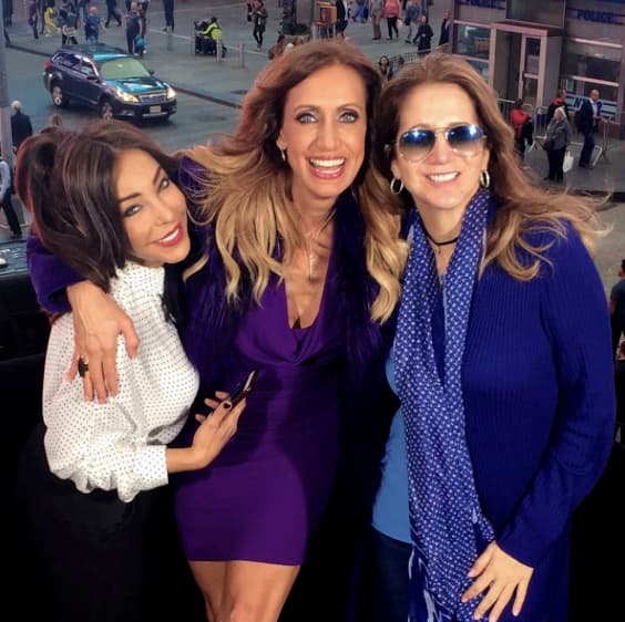 Dos de sus más queridas amigas, la reportera Gelena Solano y la multipremiada productora de televisión Mariela Cardona.