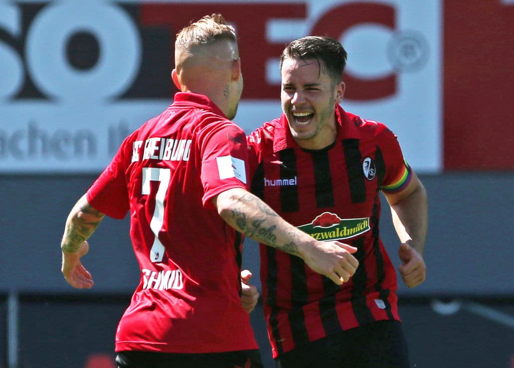 Friburgo 4-0 Schalke | Waldschmidt (20’, 57’) marcó doblete en la goliza al Schalke. Schmid (38’) y Höler (46’) también marcaron.