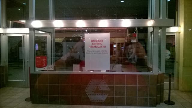 Todos los espectadores y el personal deben usar máscaras en todo momento y las partes deben sentarse en asientos asignados con distancia social.
<br>
<br>AMC 1700 Catasauqua Rd, Allentown, PA 18109.