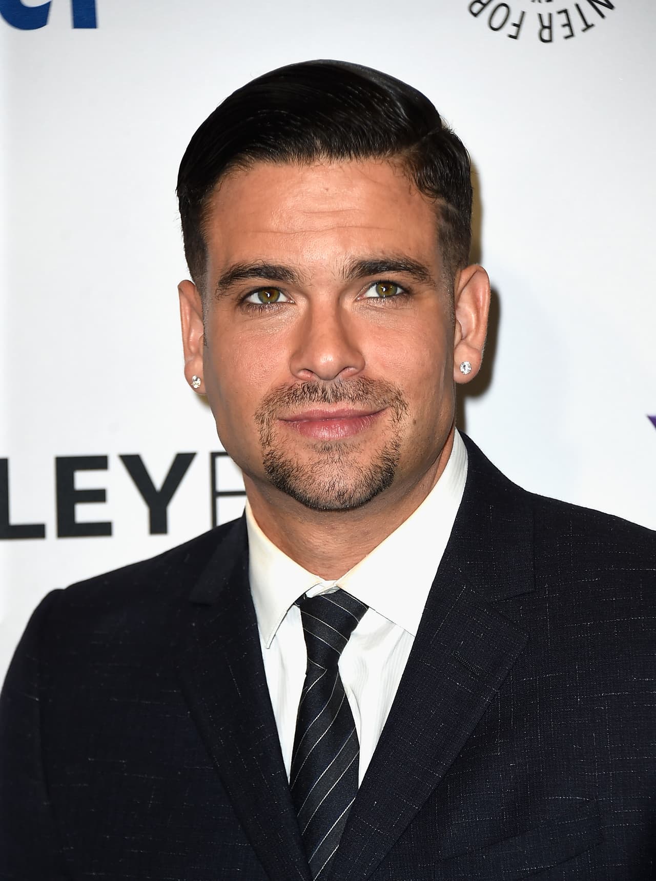 Las autoridades dicen que los cientos de imágenes son de menores de 15 años.