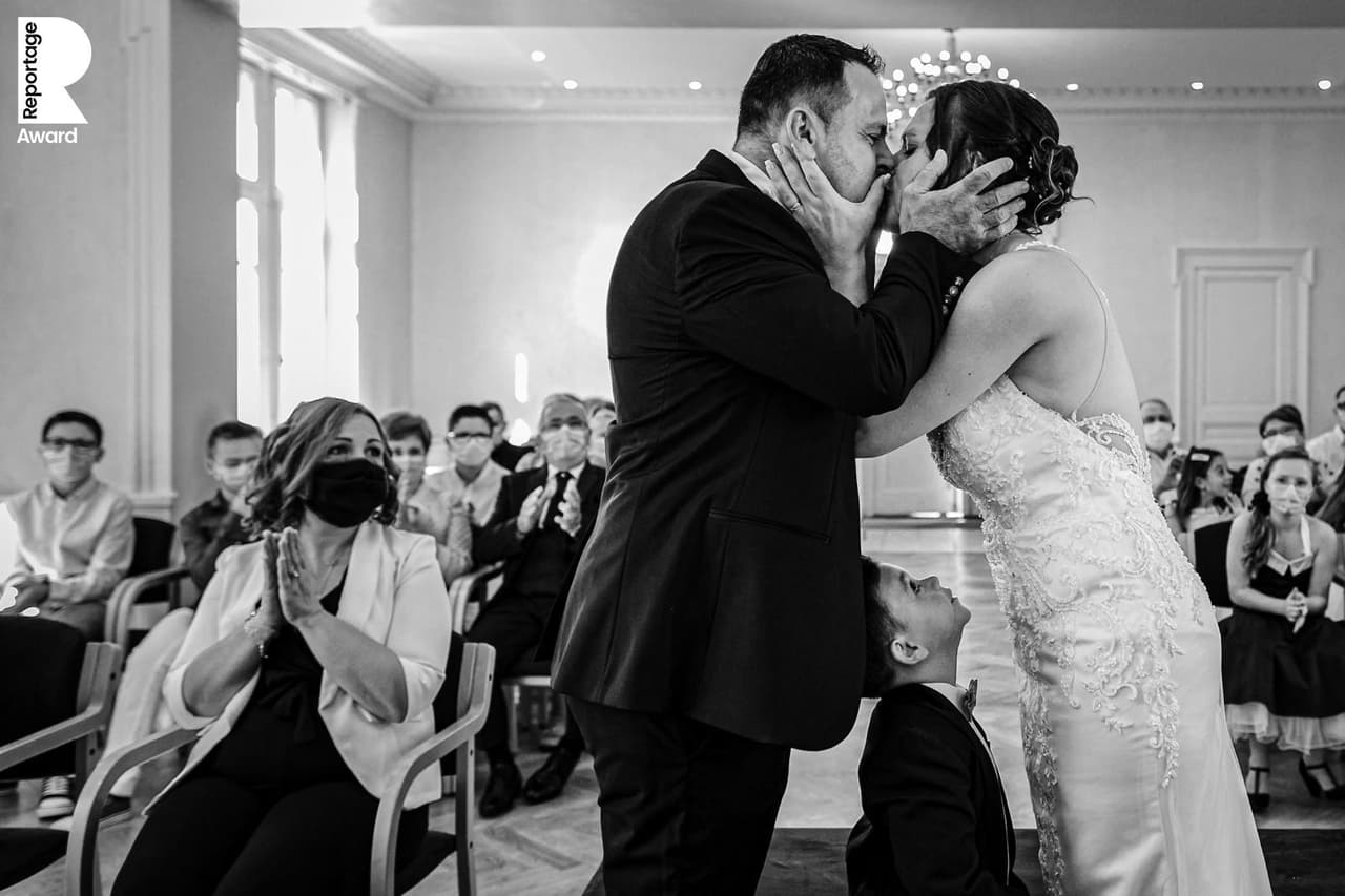 Encerrado en un
<a href="https://www.sebastienclavelwedding.com/sebastien-clavel-photographe-mariage-lyon"><u>beso</u></a>.