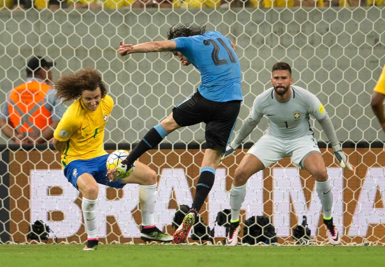 Brasil 2-2 Uruguay: Uruguay se repone con garra de un 2-0 y empata a Brasil