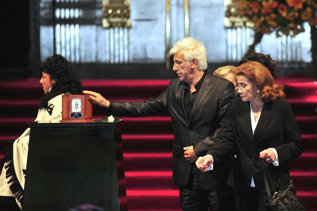 José Luis Cordero 'Pocholo' y la actriz Amparo Garrido también se despidieron del cantautor