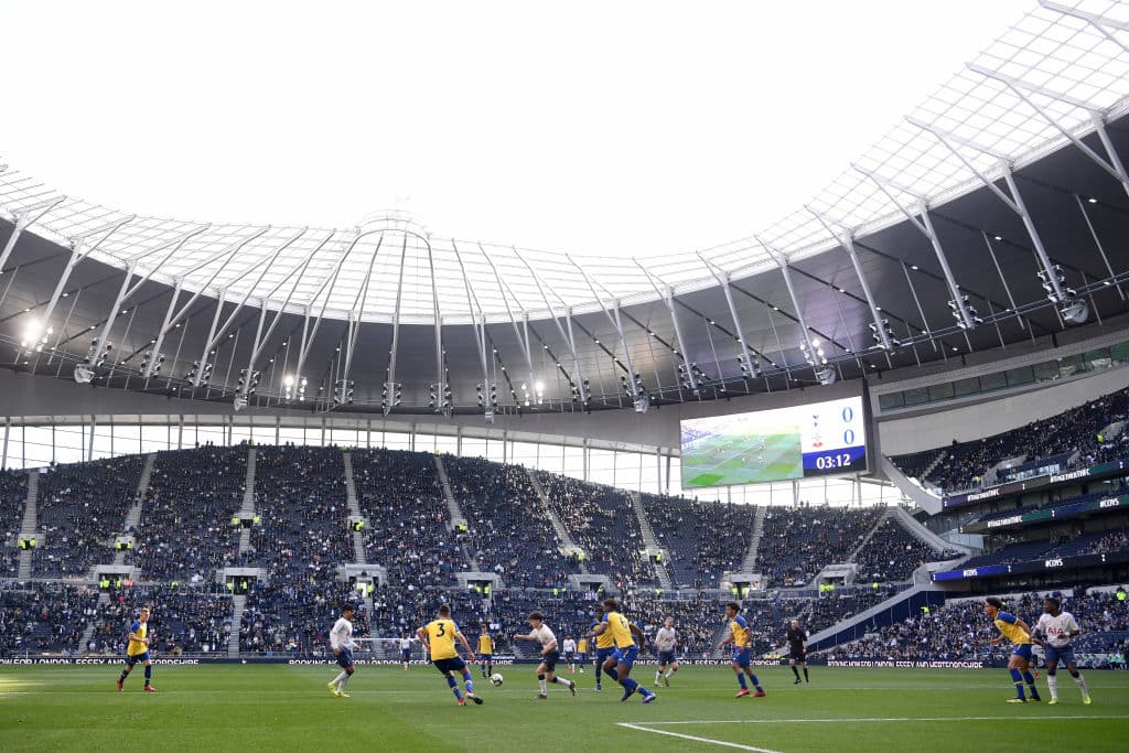 Aproximadamente 29 mil espectadores asistieron al juego de la Premier League Sub-18 entre Tottenham Hotspur y Southampton. El aforo del estadio es para 62 mil personas.