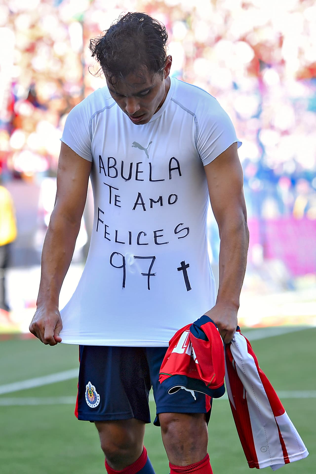Bravo es un hombre dedicado a sus seres queridos e incluso en su momento explicó que su decisión de migrar al fútbol de Estados Unidos fue por su familia.