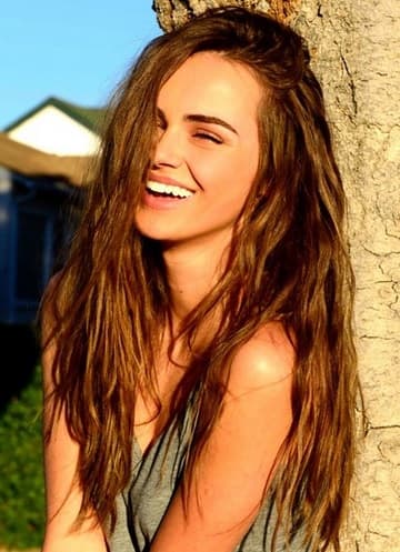 Las fieles fanáticas del cantante apoyan la relación y aseguran que ella es muy bonita.