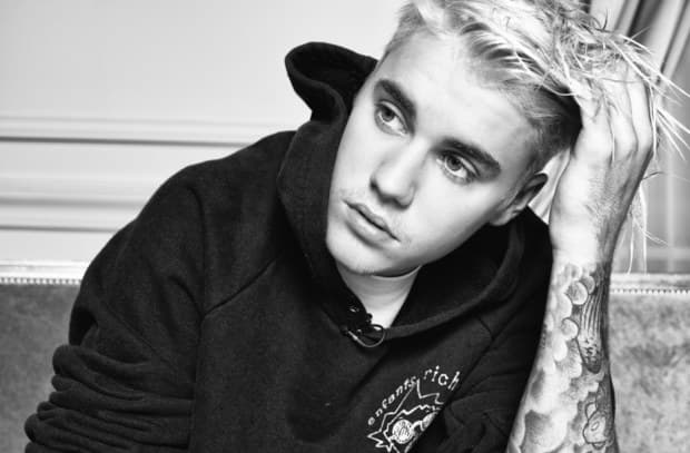 Además, el cantante fue detenido por participar en arrancones de autos mientras viajaba en un Lamborghini alquilado.