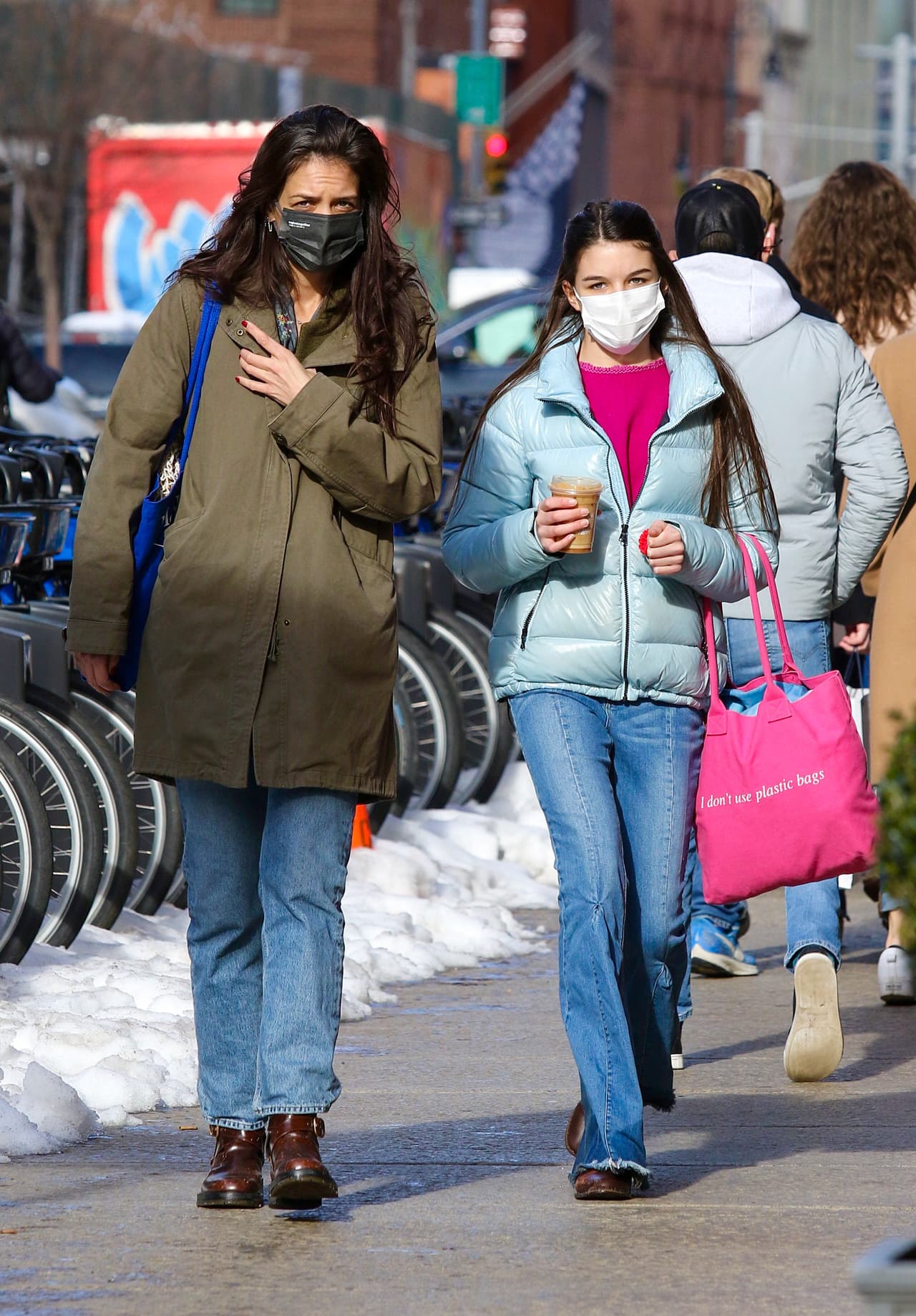 Su madre, quien fuera protagonista de 'Dawson's Creek', no quiso pasar por alto el festejo y utilizó sus redes sociales para enviarle un cariñoso mensaje.