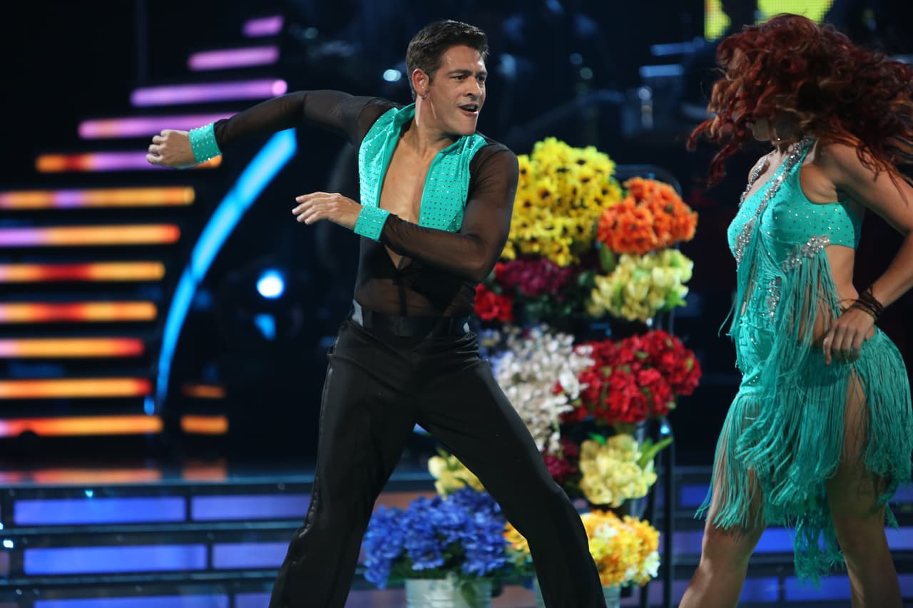 Con la canción 'Ya no', de Selena, Johnny mostró que había puesto mucha atención en los ensayos.