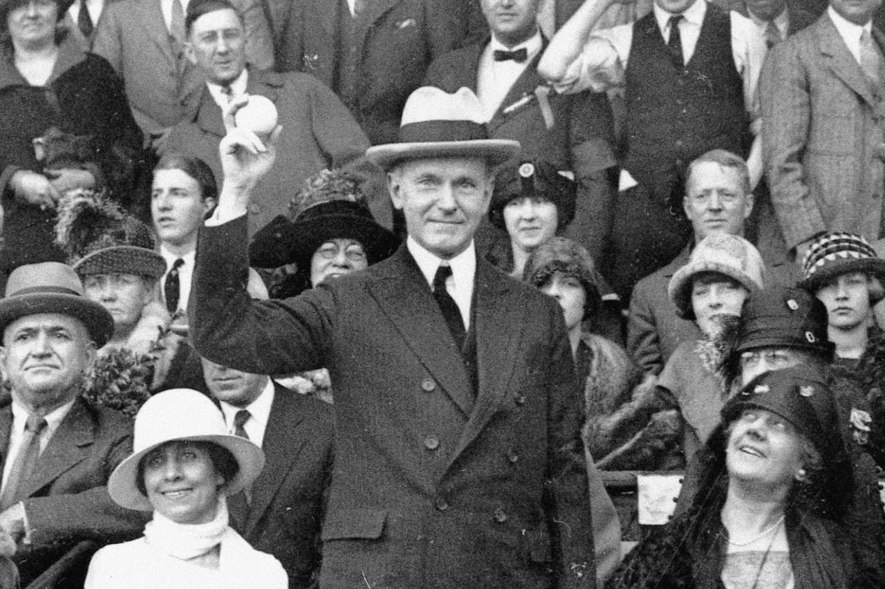 <b>Calvin Coolidge (ascendencia inglesa).</b> Fue presidente entre 1923 y 1929. Nació en Plymouth Notch, Vermont, el 4 de julio de 1872 (el único mandatario que nació el mismo día de la independencia del país). Sus raíces se remontan a los primeros colonos de Nueva Inglaterra relacionados con John Coolidge, un inmigrante que nació en Cambridgeshire, Inglaterra, y se mudo a Massachusetts alrededor de 1636.