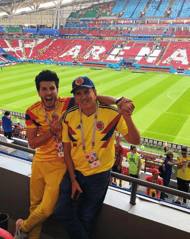 Con esta postal el cantante Sebastián Yatra felicitó a su papá por el Día del Padre y además, aprovechó para apoyar a la Selección Colombiana desde Kazán, al suroeste de Rusia.