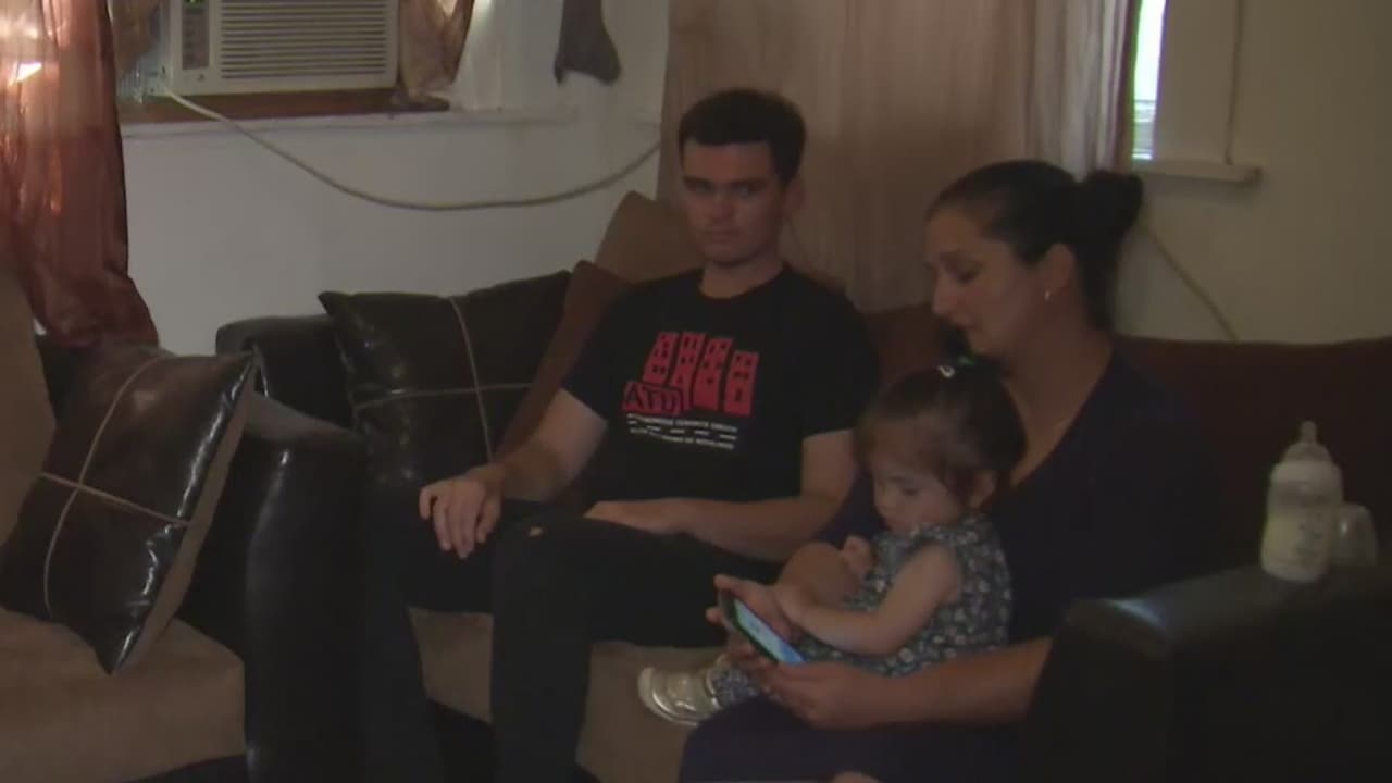 "Después de 16 años tocan a tu puerta y dicen que tienes 30 días para irte": familias de Albany Park enfrentan desalojo
