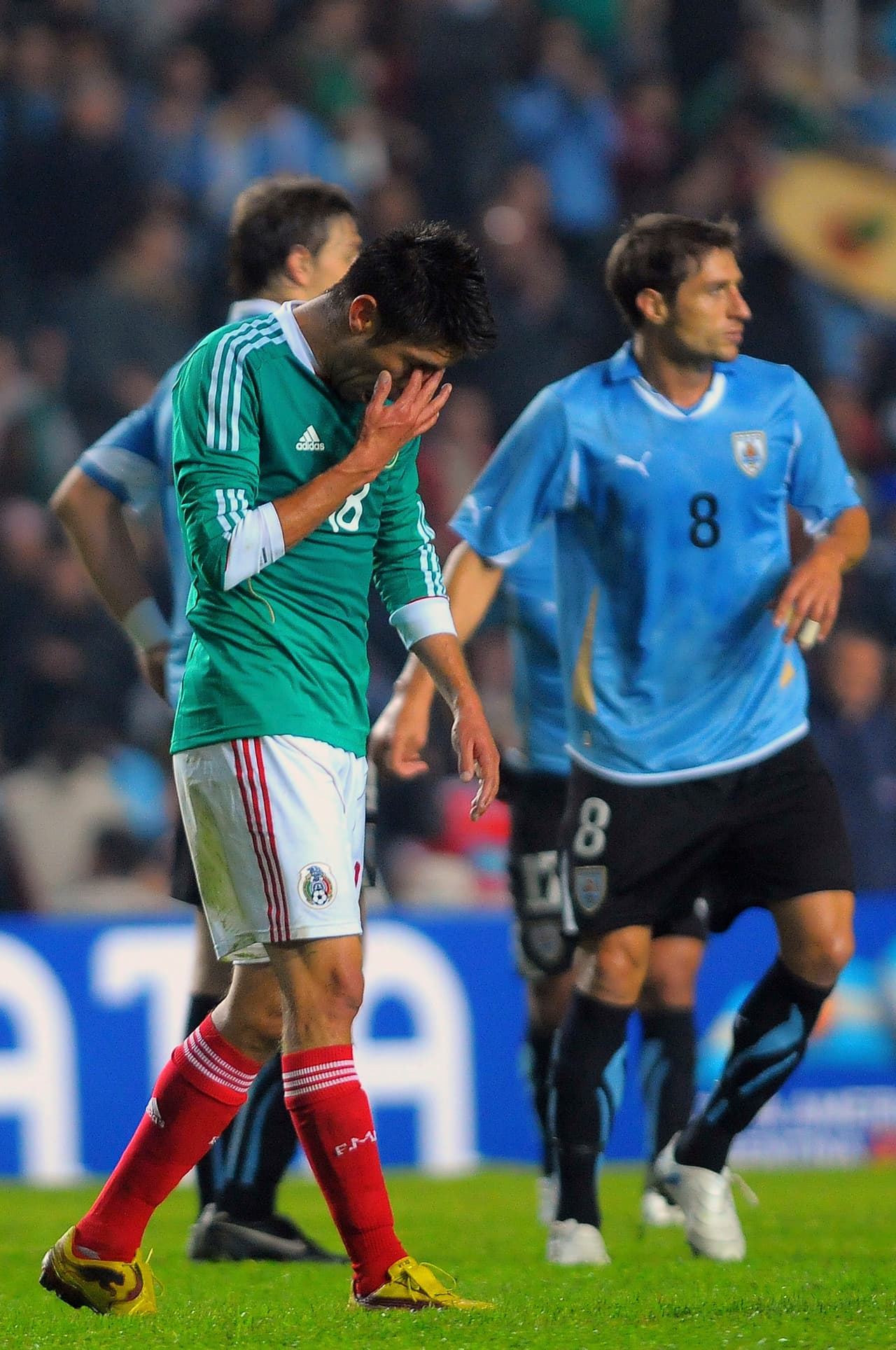 Oribe tuvo que esperar seis años para volver a vestir la playera de México a nivel de mayores y lo hizo en la Copa América de 2011, en la que México se fue con tres derrotas eliminada.