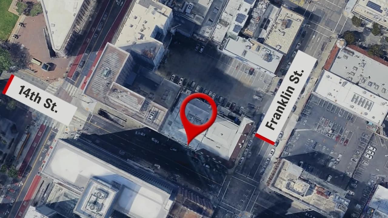 Dos personas muertas y cinco heridas en un tiroteo masivo en un bar de Oakland