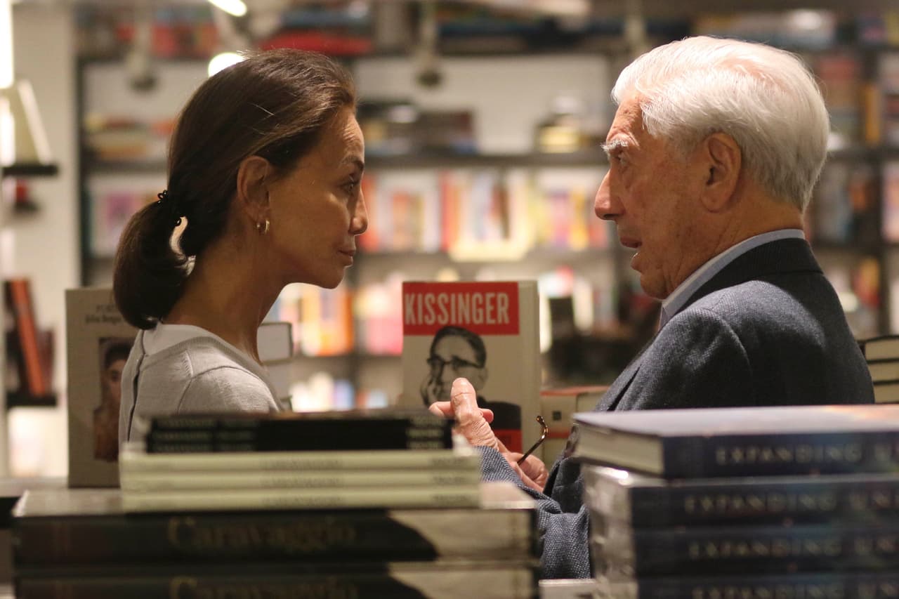 Era de esperarse que una tienda de libros fuera justamente la indicada para deternse.