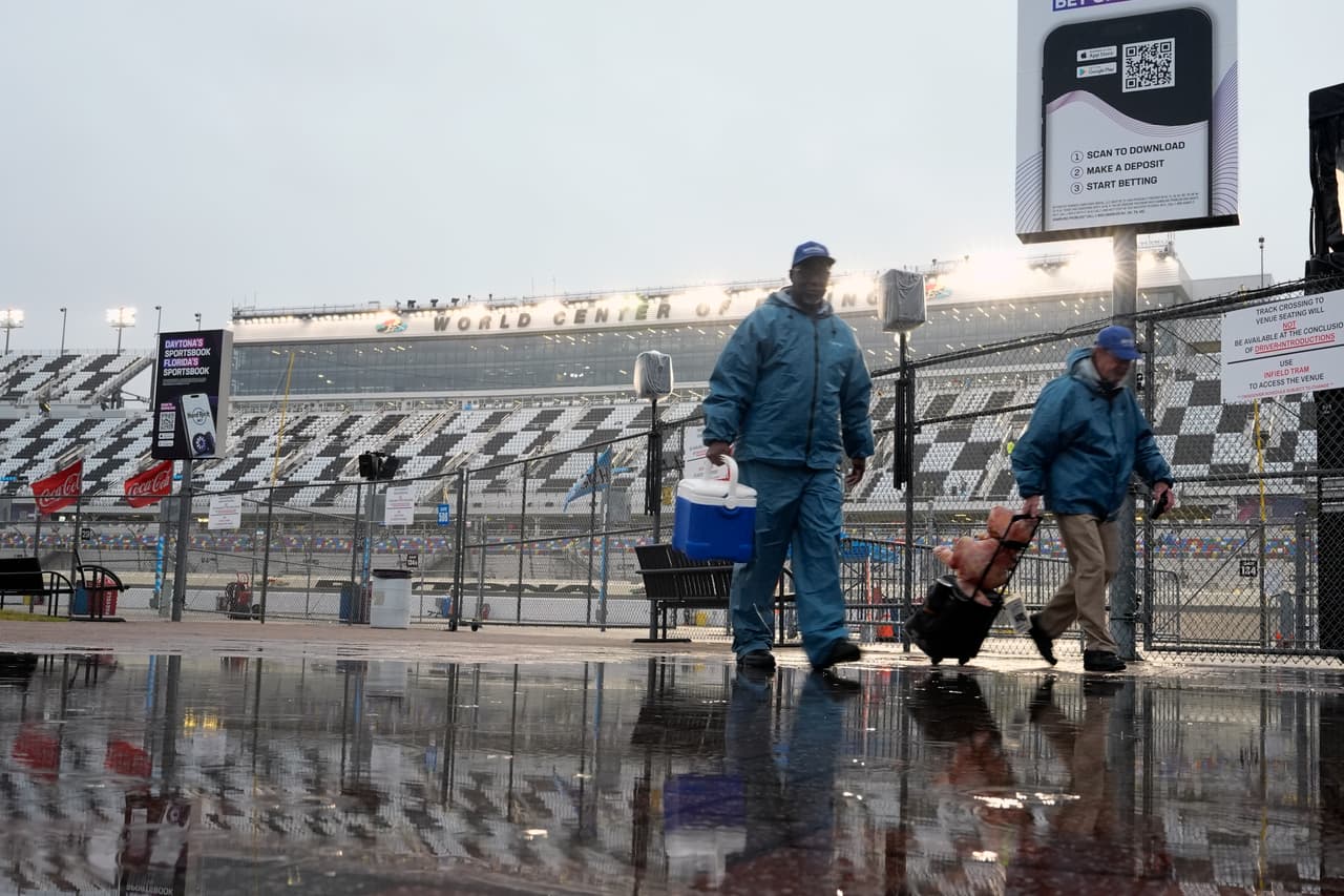 Posponen la carrera Daytona 500 por el mal tiempo en el centro de Florida