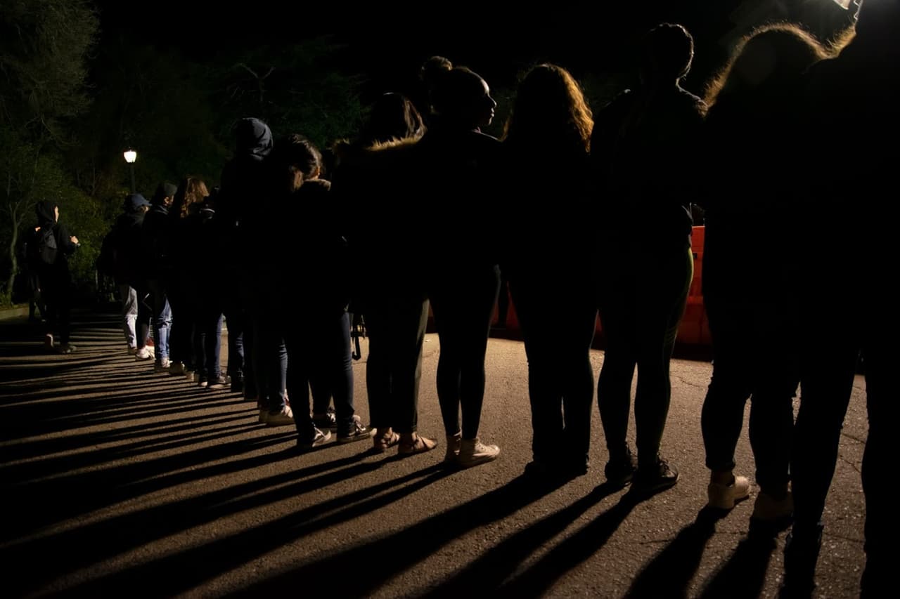 Las palabras "Berkeley se une contra el odio" se proyectaron sobre el edificio Wheeler, así como "¿Por qué los republicanos de Berkeley College siguen invitando a los nazis al campus?"
<br>