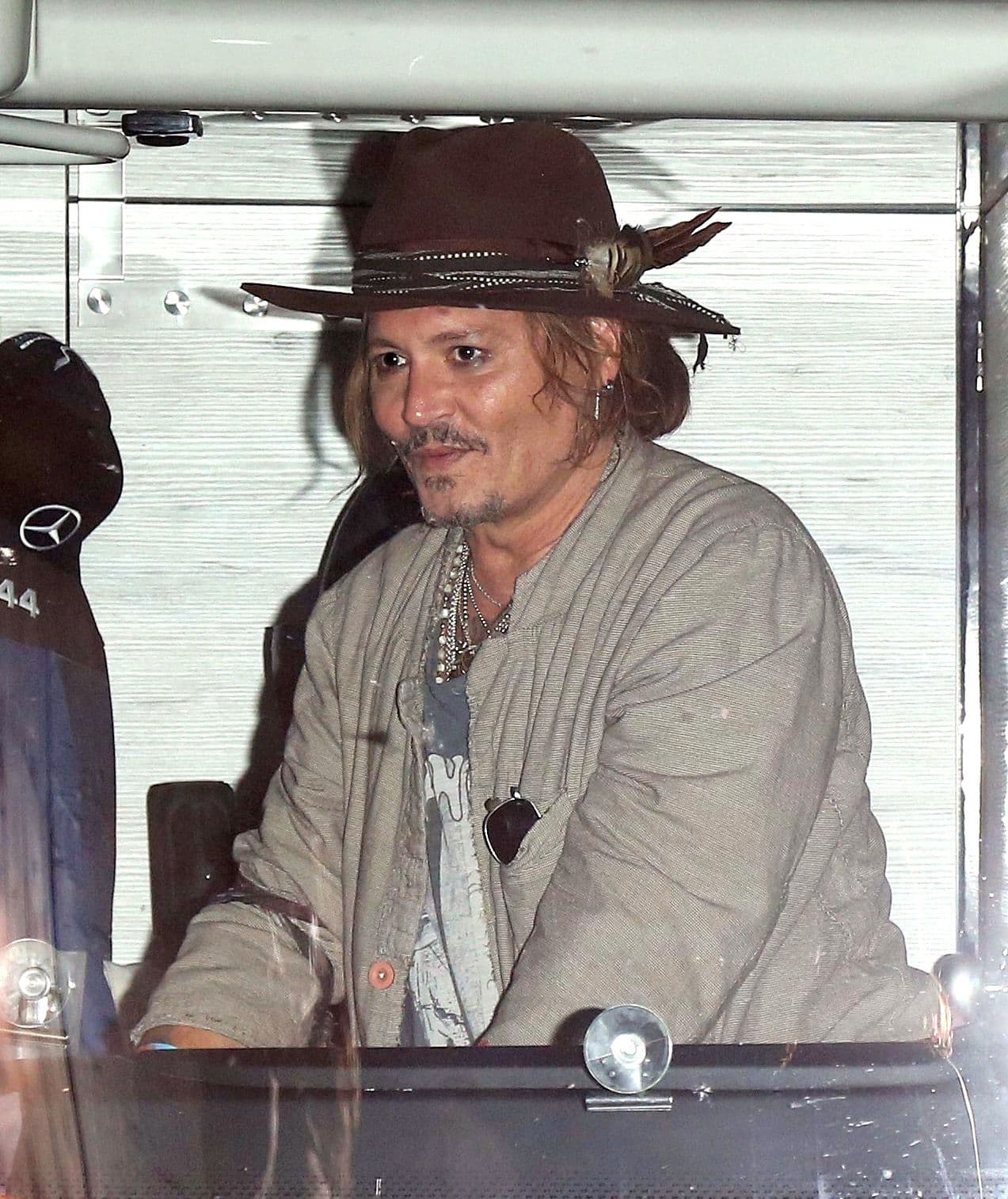 Mientras tanto, 
<a href="https://www.univision.com/famosos/johnny-depp-mujer-pelirroja-italia-acompanante-fotos">Johnny Depp</a> tuvo una presentación junto al guitarrista Jeff Beck en The Anthem, en Washington D.C., la noche del martes 4 de octubre.