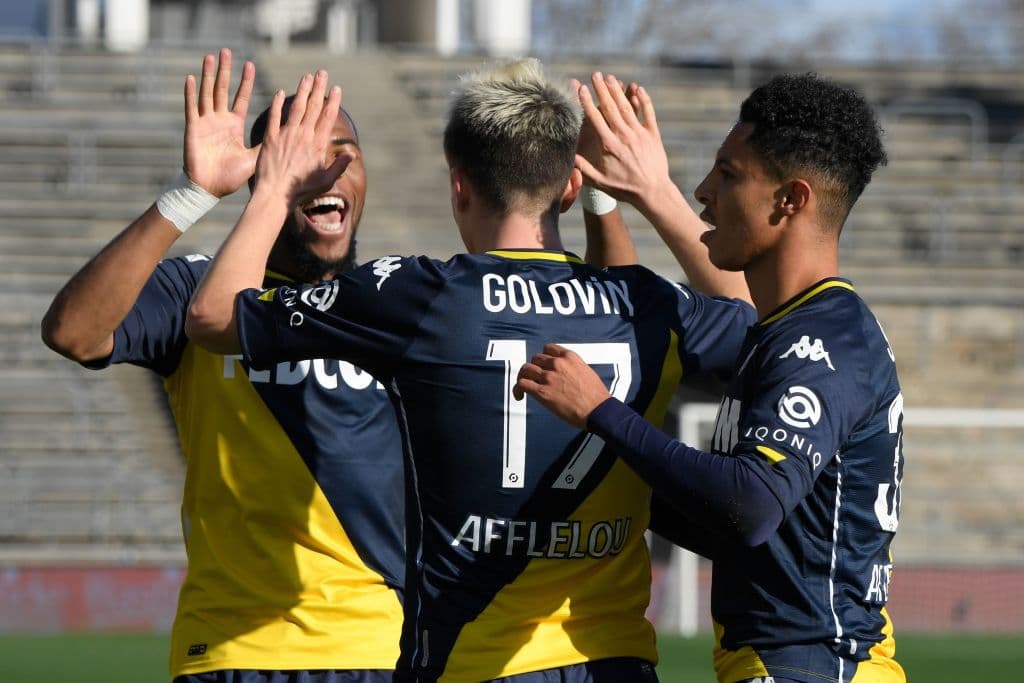 La jornada 24 del futbol francés cerró con 7 victorias, Stade Brestois 29 venció 2-1 a Bordeaux, Montpellier se impuso en casa 4-2 al Dijon, Nimes Olympique perdió en su estadio 3-4 frente al Mónaco, Nice goleó 3-0 a Angers, Sain Etienne se impuso por la mínima a Metz, Nantes cayó en casa frente al líder Lille 0-2 y el PSG salió victorioso en su visita al Olympique de Marseille.