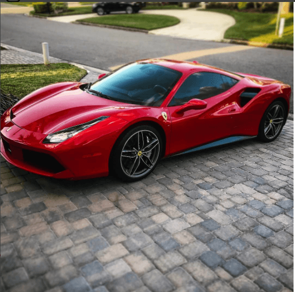 <b>Justin Verlander, </b>el lanzador súper estrella de los Astros es todo un coleccionista de autos por lo que es común verlo en los principales auto shows de Estados Unido. Una de sus grandes pasiones son los Ferrari de los que posee varios ejemplares: un 458 Italia, un 488 GTB, un F12 Berlinetta y un Ferrari California T que compró el año pasado para su pareja, la modelo Kate Upton.