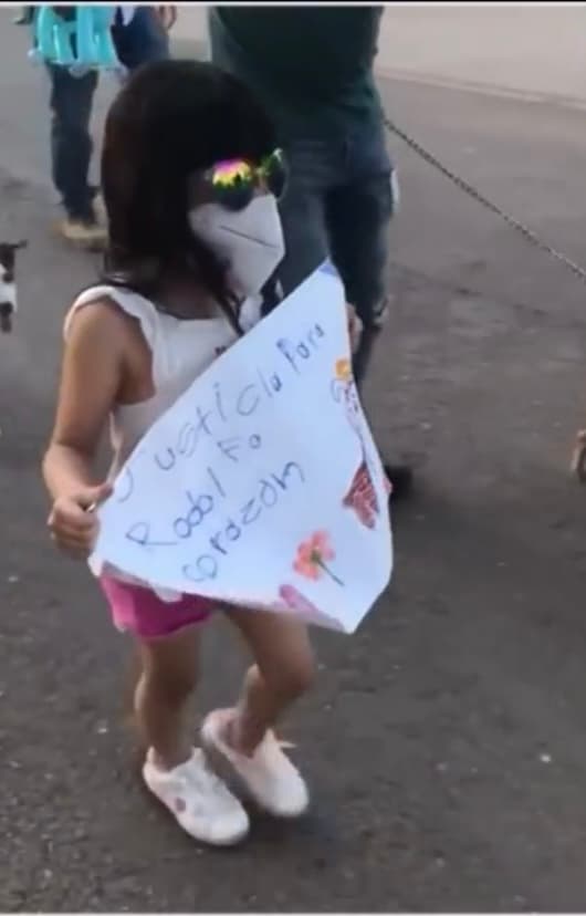 El hecho ha causado tanta molestia en la comunidad que sectores de la farándula, activismo y hasta el político se han pronunciado en contra de esta brutal acción que ha movilizado el reclamo de la sociedad
<b> por el <a href="https://www.univision.com/temas/asesinatos">asesinato</a> de un perro que se ganó el cariño de la gente</b> gracias a su buen comportamiento. 
<br>