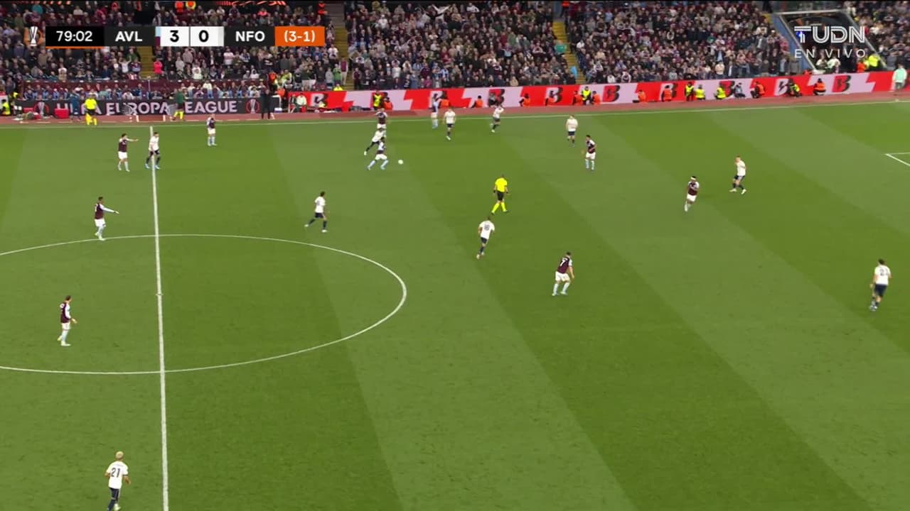 ¡GOL!  anota para Aston Villa. John McGinn
