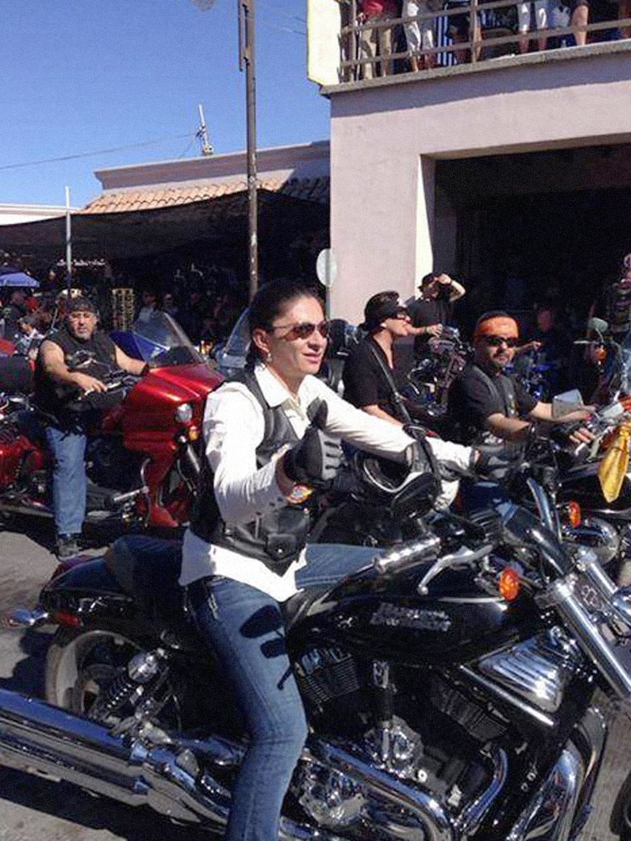 Ana Gabriela Guevara en una motocicleta Harley Davidson en 2013.