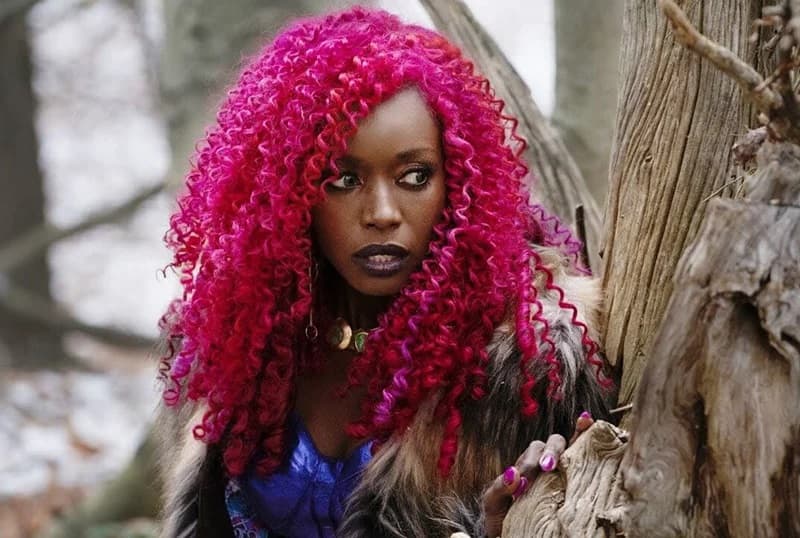 <b>Anna Diop</b>
<br>'Los jóvenes titanes' es uno de los cómics más populares de DC y cuando se confirmó que la historia se llevaría a la pantalla grande, los fans se emocionaron; desafortunadamente cuando se filtraron las primeras fotografías de Starfire, todo cambió.