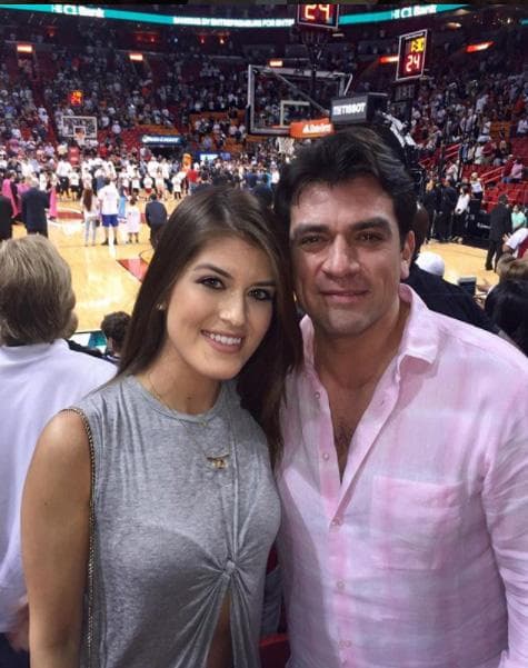 En años recientes se les ha visto juntos y felices a 
<b><a href="https://www.univision.com/famosos/hijos-jorge-salinas-hija-adriana-catano-fotos">Jorge Salinas y su primogénita Gabriella Cataño</a></b>, a quien tuvo durante su romance con Adriana Cataño en la década de 1990.
