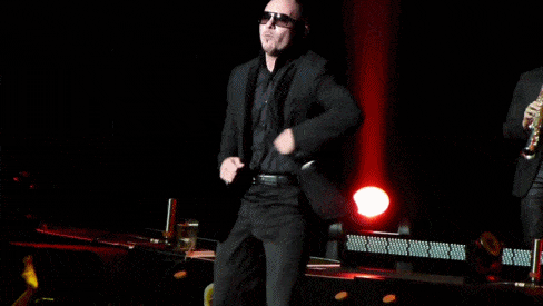 Así baila Pitbull en sus videos y conciertos.