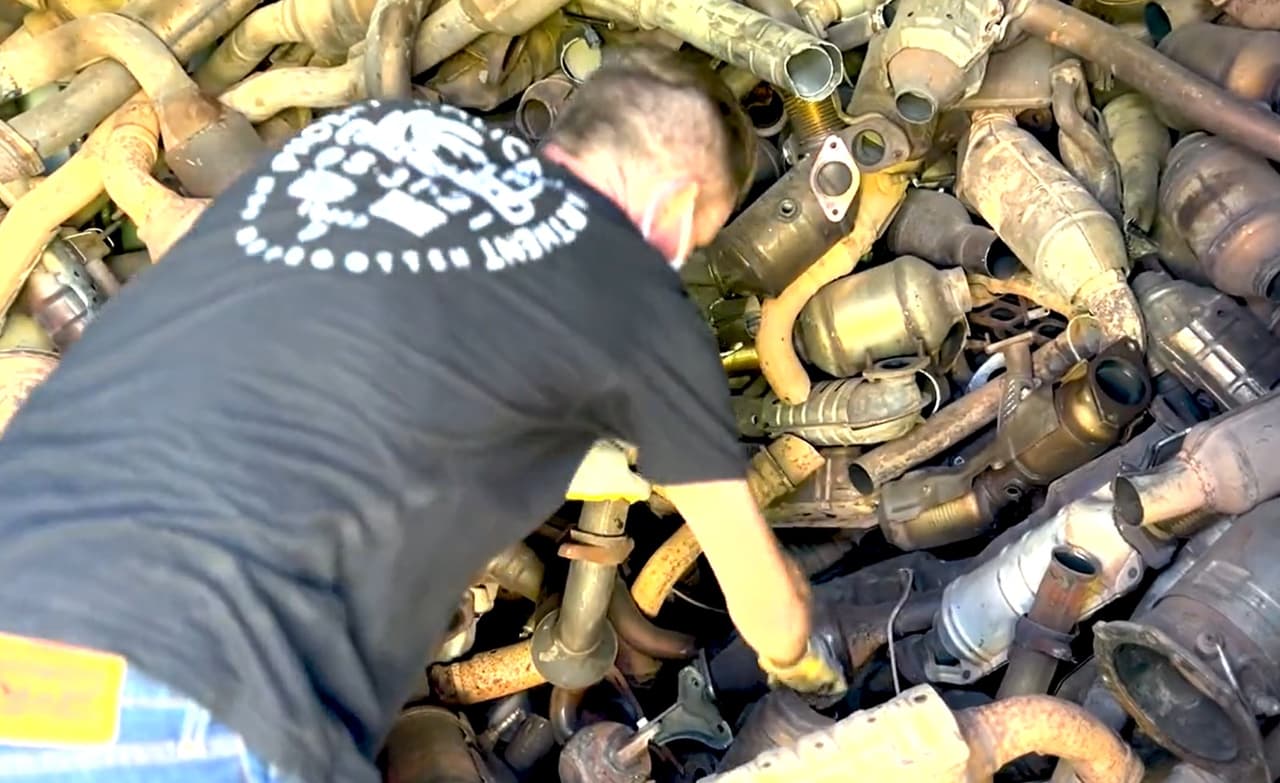 Los recicladores de estos metales podrían pagar entre $50 y hasta $250 dólares por convertidor catalítico, según un informe de la AAA en Texas.