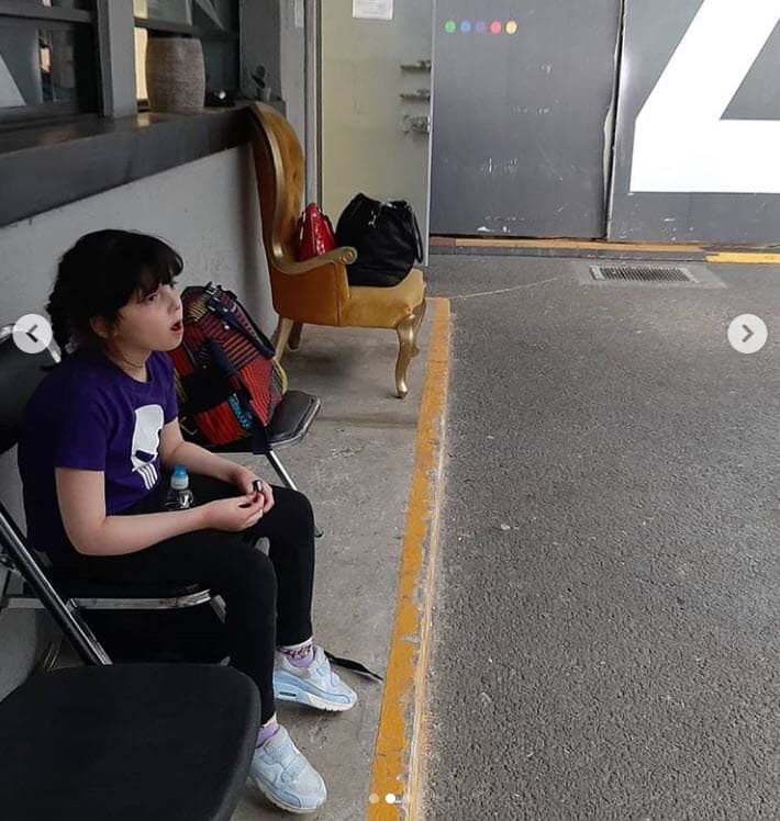 Según la exmodelo del programa 
<b><a href="https://www.univision.com/networks/univision/la-hora-pico11" target="_blank">La Hora Pico</a></b>, Farjeat quiso tener a la niña "para agarrarse y colgarse" de la "fama" de ella o para "que le diera una pensión". 
<br>