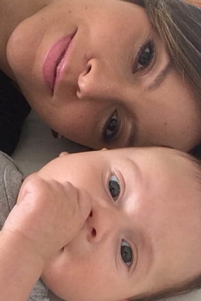 ¡Qué imagen más bella! Una 'selfie' entre Satcha y su baby Bruce.