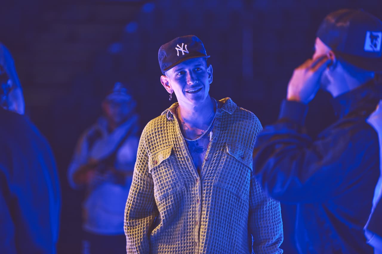 El cantante Lenny Tavárez también estuvo en el escenario principal del MGM Grand Garden Arena junto a su colega Justin Quiles.