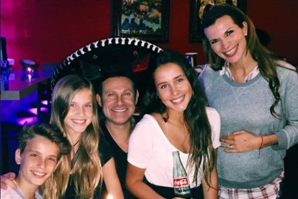 ¡Más feliz no se puede! Alan rodeado de sus grandes amores.